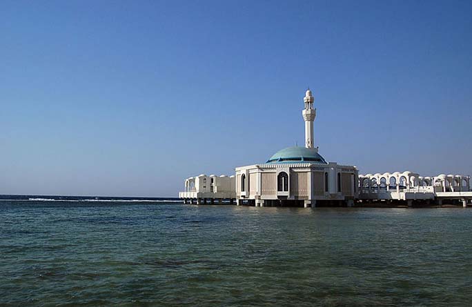 masjid di pantai