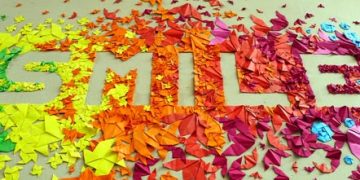 Hukum Menggunakan Smile atau Ekspresi Wajah