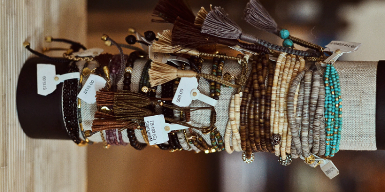 Penjelasan Kitab Tauhid BAB 7 - Syirik Memakai Gelang Jimat Untuk Menangkal Bencana