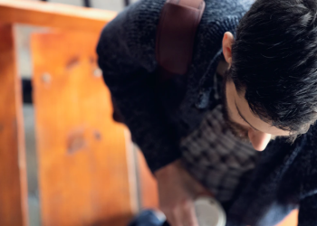 Kitabul Jami’ Hadits 4 – Bab Adab – Larangan Berbisik Antara Dua Orang ketika Sedang Bertiga