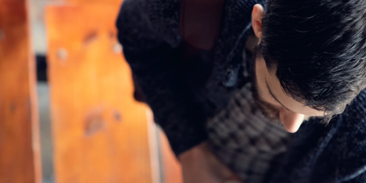 Kitabul Jami’ Hadits 4 – Bab Adab – Larangan Berbisik Antara Dua Orang ketika Sedang Bertiga