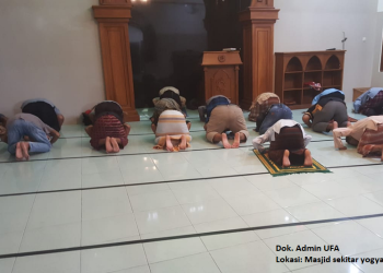 Hukum Shalat dengan Merenggangkan Shaf Hingga 2 Meter