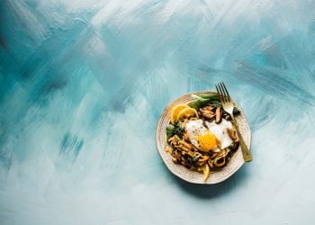 Kitabul Jami’ Bab Adab – Hadits 16 – Adab Makan (Larangan Berlebih-lebihan)